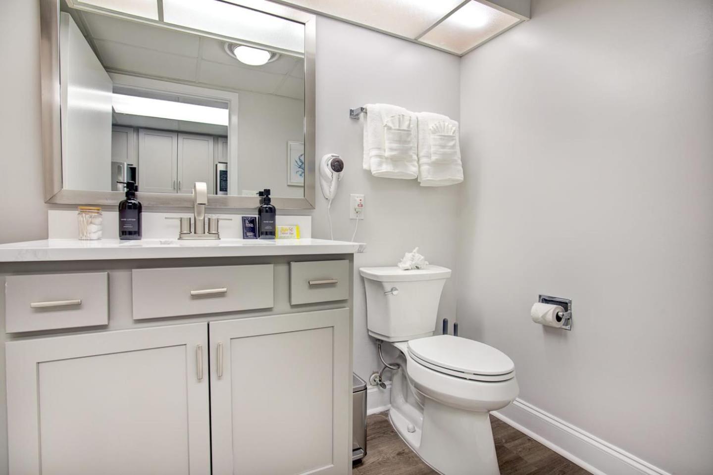 Oceanfront Escape Renovated Suite At Camelot 미를 비치 외부 사진