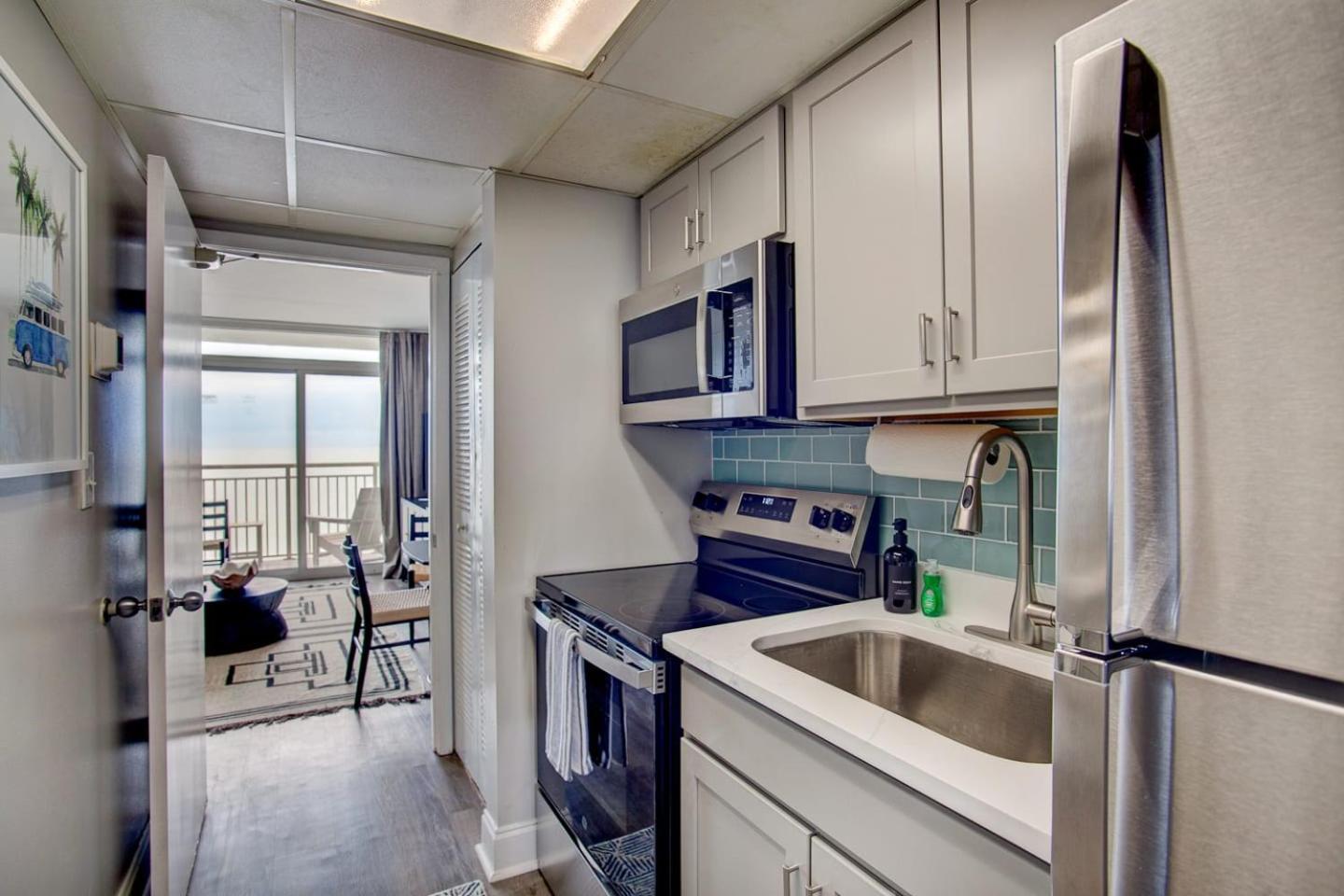 Oceanfront Escape Renovated Suite At Camelot 미를 비치 외부 사진