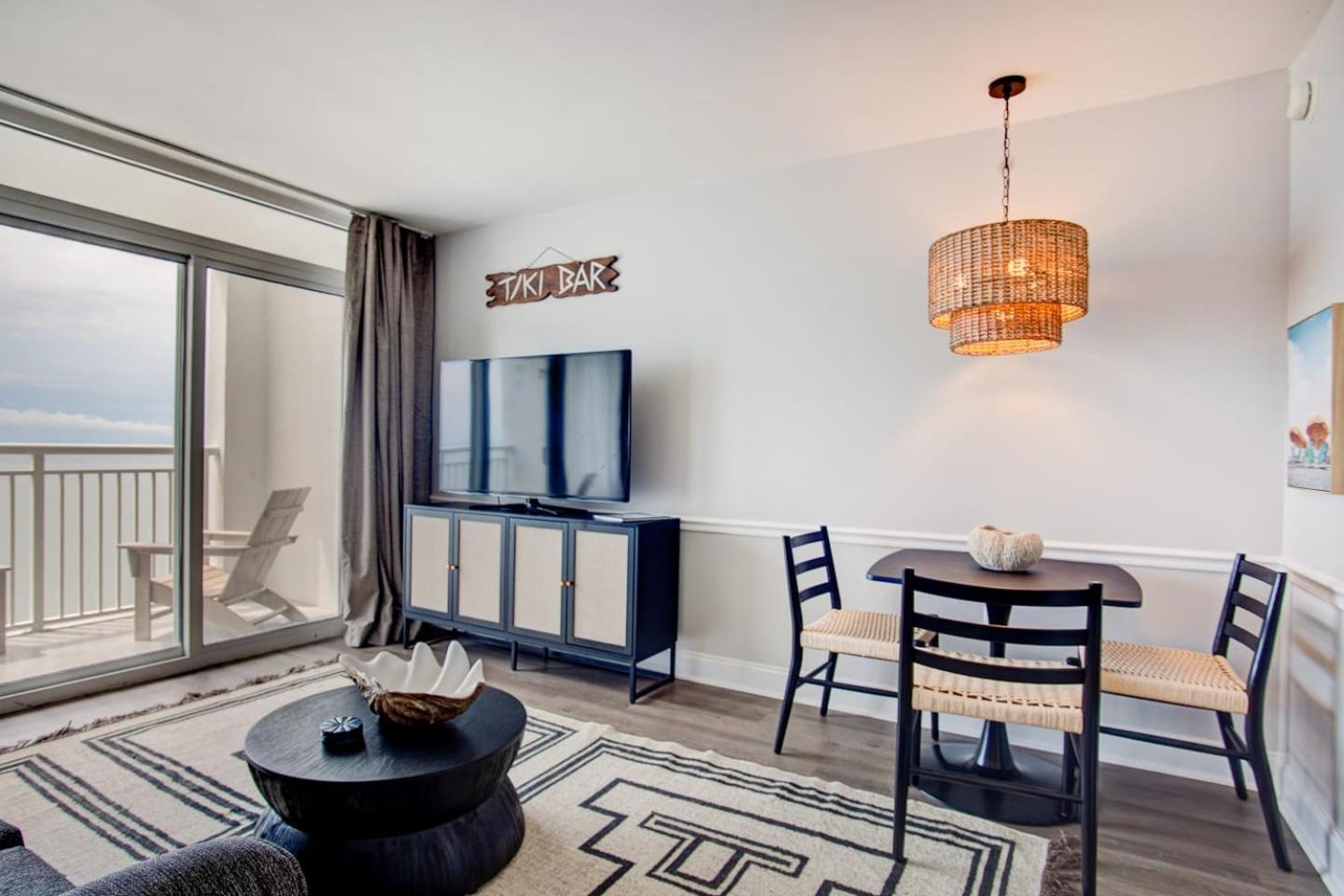 Oceanfront Escape Renovated Suite At Camelot 미를 비치 외부 사진